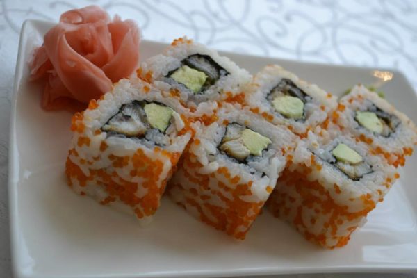 Sushi de sardinillas con aguacate